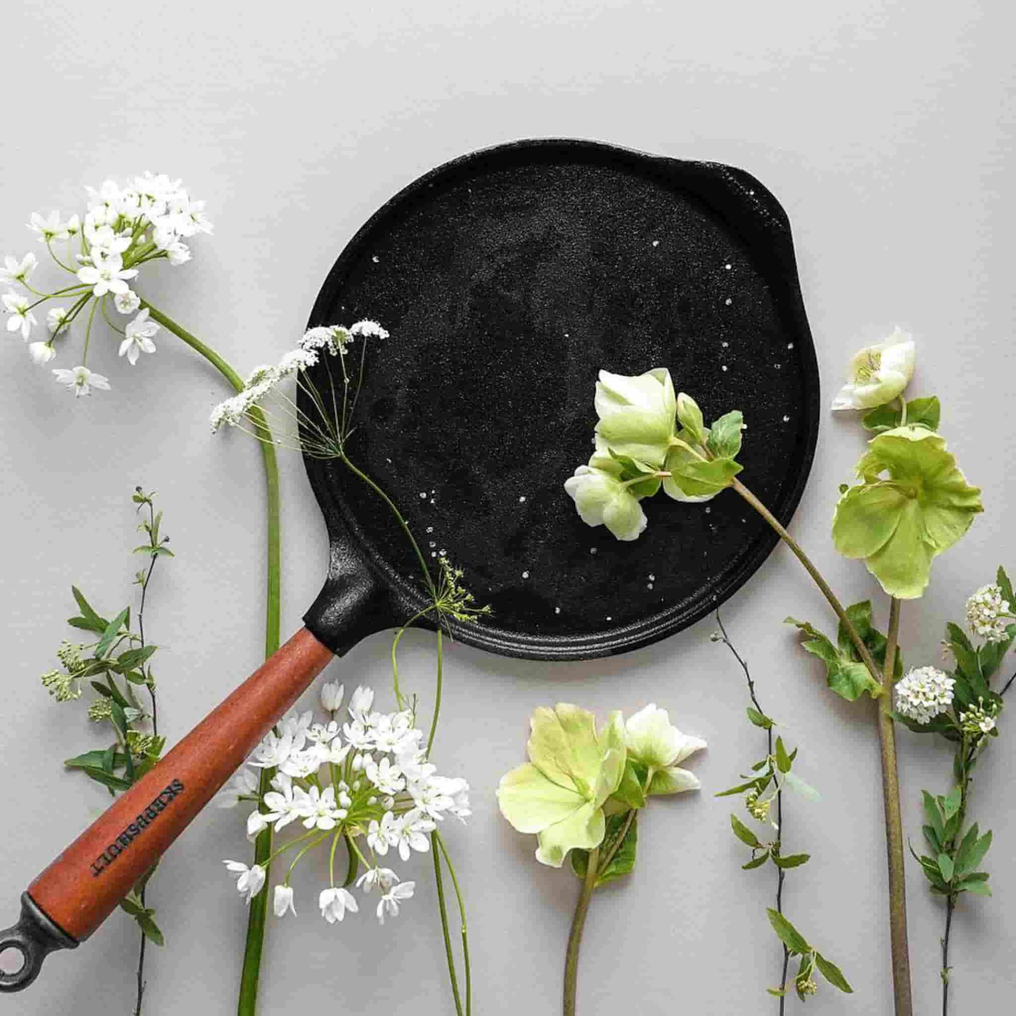 Skeppshult Traditional Cast Iron Pancake Pan, 23cm - Image 3