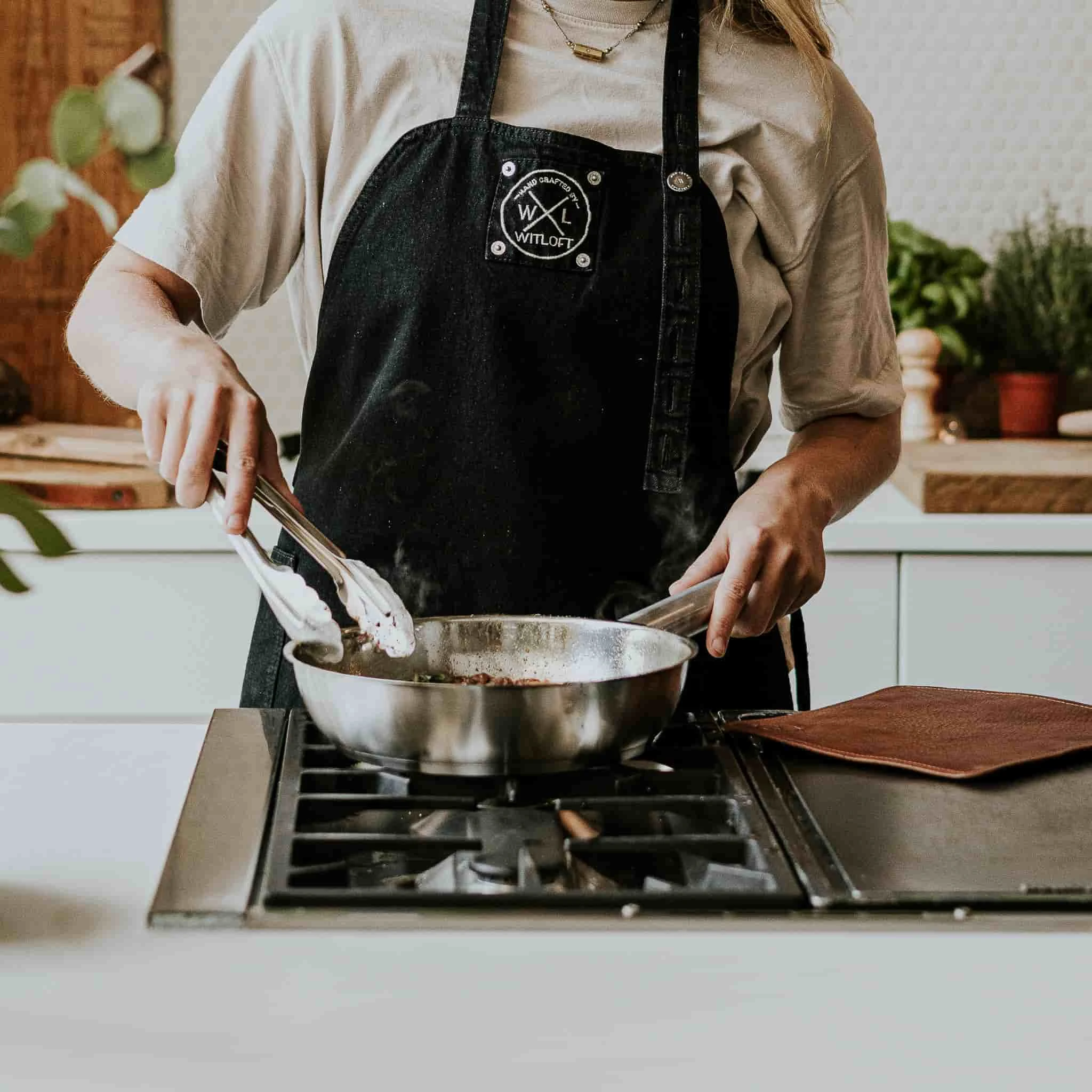 Witloft Classic Denim Short Apron, Black - Image 2